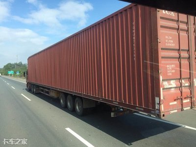 普通散货车“一超三罚”，那些“变态”集装箱为何能随便上路？